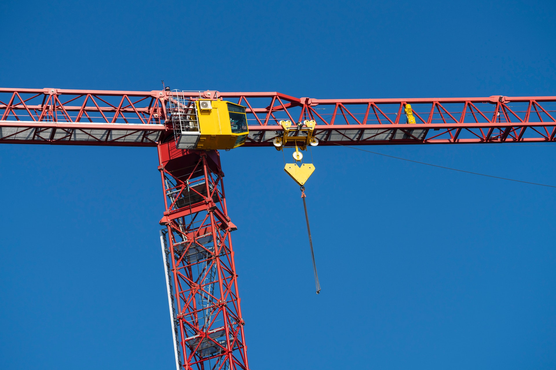 5 Advantages of Renting Commercial Construction Equipment