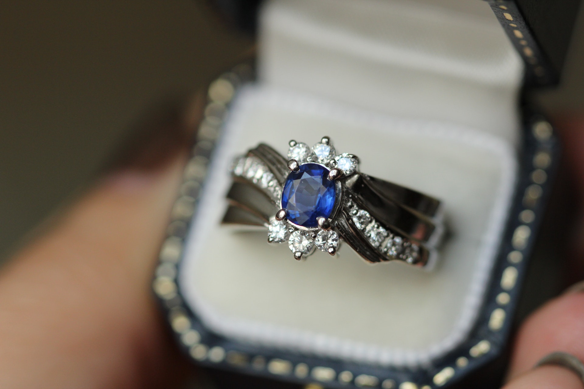 6 Tips for Choosing the Perfect Shape for an Engagement Ring