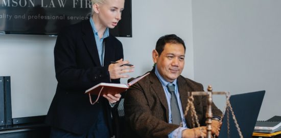 6 Key Reasons Why You Need a Lawyer to Review a Contract
